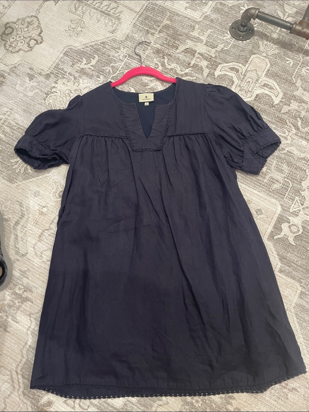 Tuckernuck Dress Size L
Navy Blue
100% Linen & 100% Cotton lining